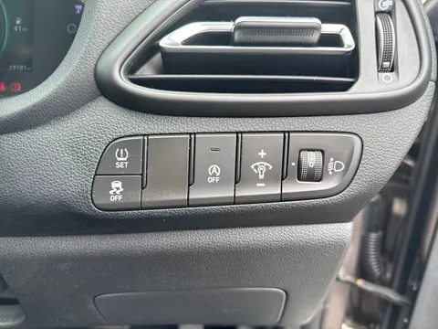 DS21YPE Hyundai i30 1.0T GDi Premium 5dr DCT Thumbnail #31