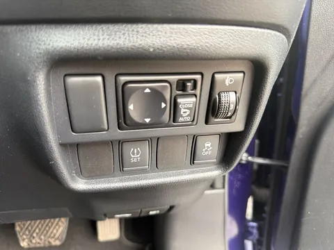 21 of 25 for NISSAN JUKE 1.6 N-Connecta 5dr Xtronic