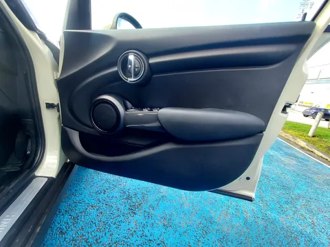 RENAULT CLIO 1.0 TCE 90 TECHNO 5DR BN25OCM PETROL MANUAL 4,104 MILES 53.3 MPG...