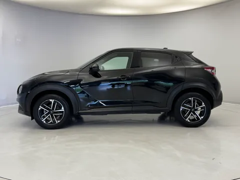 DS25ZVH Nissan Juke 1.0 DiG-T N-Connecta 5dr DCT Thumbnail #6
