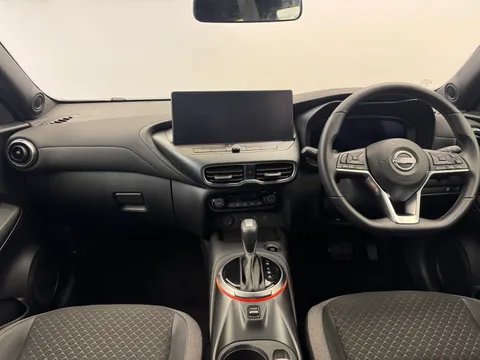 DS25ZVH Nissan Juke 1.0 DiG-T N-Connecta 5dr DCT Thumbnail #3