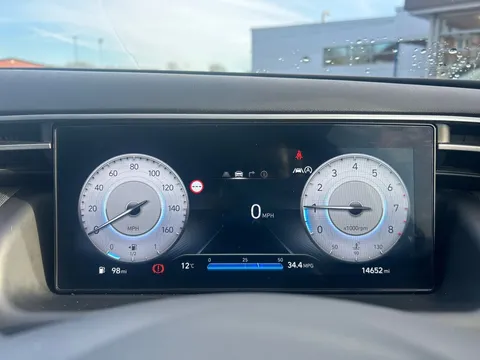 HK73BND Hyundai Tucson 1.6 TGDi Premium 5dr 2WD Thumbnail #16