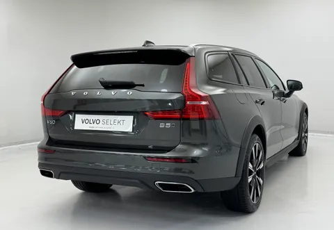 ST71HZP Volvo V60 2.0 B5P Cross Country 5dr AWD Auto Thumbnail #3