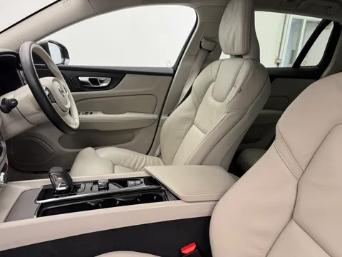 ST71HZP Volvo V60 2.0 B5P Cross Country 5dr AWD Auto Thumbnail #19