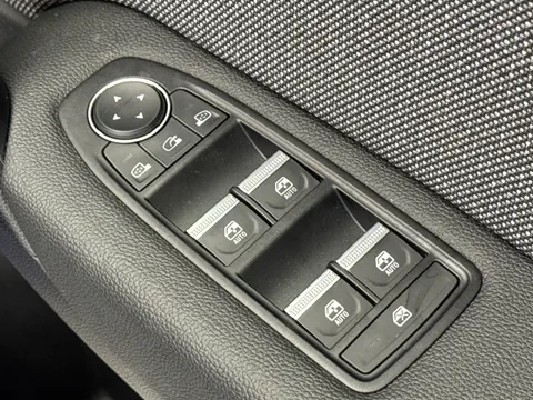 BT25NBZ Renault Symbioz 1.6 E-Tech FHEV 145 Techno 5dr Auto Thumbnail #19