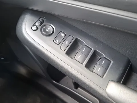 DE22PNK Honda Hr-V 1.5 eHEV Elegance 5dr CVT Thumbnail #18