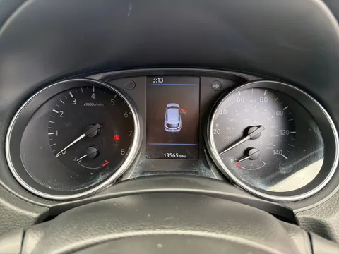 DX69XPG Nissan Qashqai 1.3 DiG-T Acenta Premium 5dr Thumbnail #13
