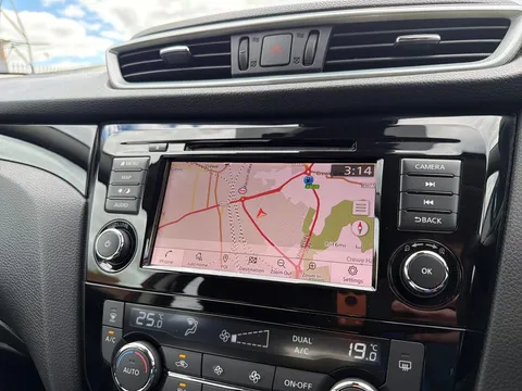 DX69XPG Nissan Qashqai 1.3 DiG-T Acenta Premium 5dr Thumbnail #14