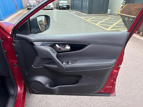 DX69XPG Nissan Qashqai 1.3 DiG-T Acenta Premium 5dr Thumbnail #18