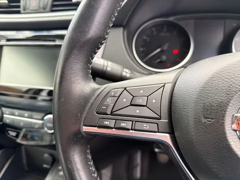 DX69XPG Nissan Qashqai 1.3 DiG-T Acenta Premium 5dr Thumbnail #25