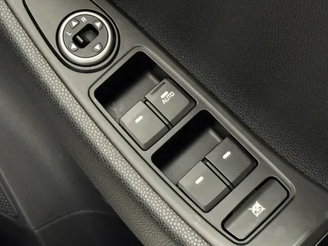 DV20EPP Hyundai i20 1.0 T-GDi Play 5dr Thumbnail #18