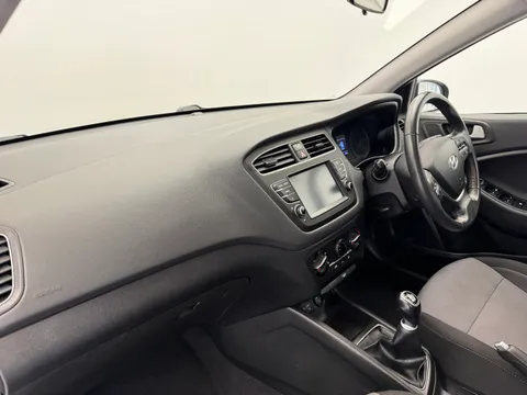 DY19HLM Hyundai i20 1.2 MPi SE 5dr Thumbnail #12