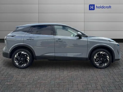 OW25ZTR Nissan Qashqai 1.3 DiG-T MH 158 N-Connecta [Glass Rf] 5dr Xtronic Thumbnail #3