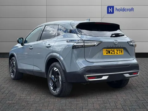 OW25ZTR Nissan Qashqai 1.3 DiG-T MH 158 N-Connecta [Glass Rf] 5dr Xtronic Thumbnail #4