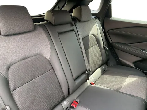 OW25ZTR Nissan Qashqai 1.3 DiG-T MH 158 N-Connecta [Glass Rf] 5dr Xtronic Thumbnail #16