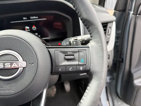 OW25ZTR Nissan Qashqai 1.3 DiG-T MH 158 N-Connecta [Glass Rf] 5dr Xtronic Thumbnail #24