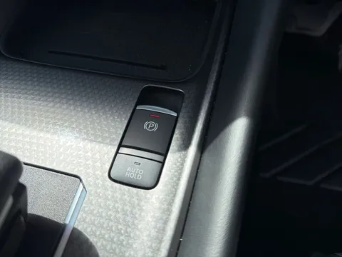 OW25ZTR Nissan Qashqai 1.3 DiG-T MH 158 N-Connecta [Glass Rf] 5dr Xtronic Thumbnail #26