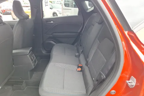 BM25JKJ Renault Captur 1.6 E-Tech Full Hybrid 145 Evolution 5dr Auto Thumbnail #10