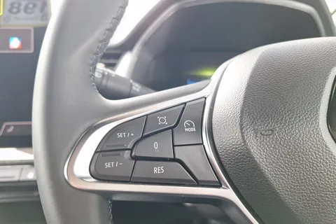 BM25JKJ Renault Captur 1.6 E-Tech Full Hybrid 145 Evolution 5dr Auto Thumbnail #15