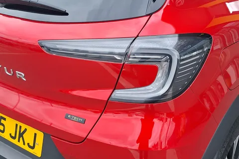 BM25JKJ Renault Captur 1.6 E-Tech Full Hybrid 145 Evolution 5dr Auto Thumbnail #18