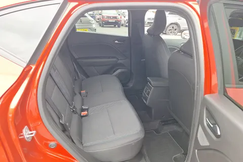 BM25JKJ Renault Captur 1.6 E-Tech Full Hybrid 145 Evolution 5dr Auto Thumbnail #32
