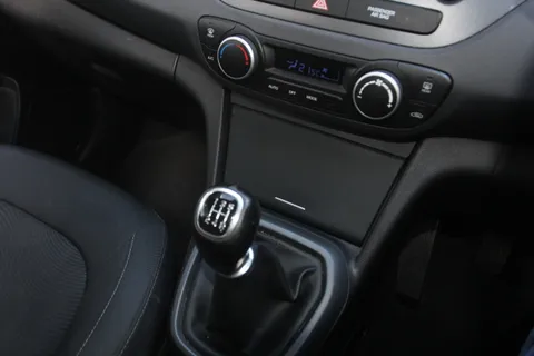 22 of 49 for Hyundai i10 1.2 Premium 5dr ZERO DEPOSIT FINANCE AVAILABLE