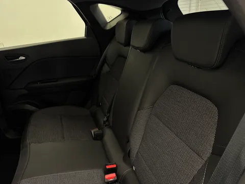 DY72VFJ Renault Captur 1.6 E-Tech full hybrid 145 Rive Gauche 5dr Auto Thumbnail #10