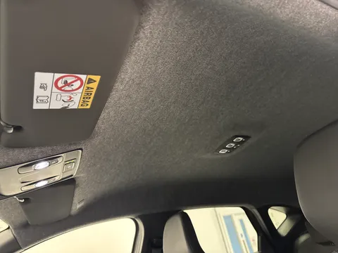 DY72VFJ Renault Captur 1.6 E-Tech full hybrid 145 Rive Gauche 5dr Auto Thumbnail #14