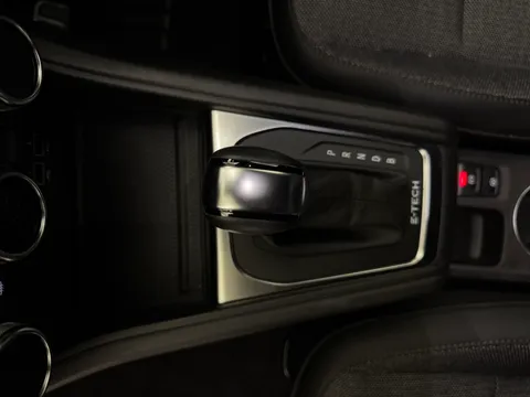 DY72VFJ Renault Captur 1.6 E-Tech full hybrid 145 Rive Gauche 5dr Auto Thumbnail #15