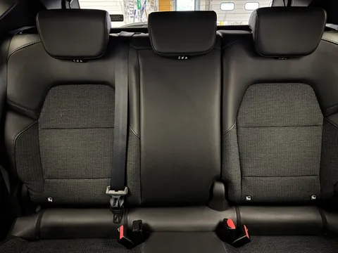 DY72VFJ Renault Captur 1.6 E-Tech full hybrid 145 Rive Gauche 5dr Auto Thumbnail #16