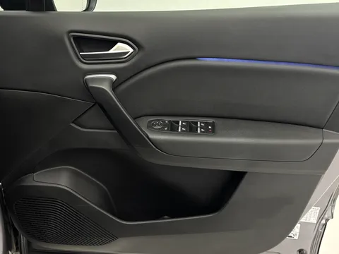 DY72VFJ Renault Captur 1.6 E-Tech full hybrid 145 Rive Gauche 5dr Auto Thumbnail #17