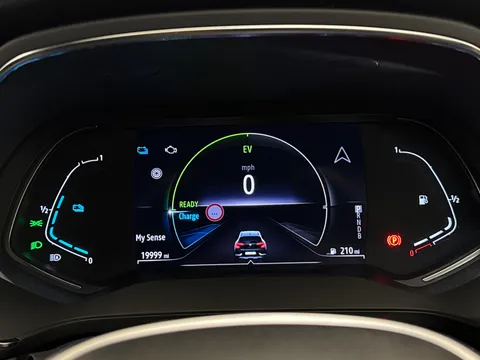 DY72VFJ Renault Captur 1.6 E-Tech full hybrid 145 Rive Gauche 5dr Auto Thumbnail #27