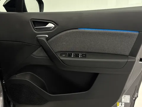 DU25XPJ Renault Captur 1.0 TCE 90 Techno 5dr Thumbnail #17