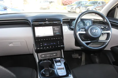 ET21OXA Hyundai Tucson 1.6 TGDi Hybrid 230 Premium 5dr 2WD Auto Thumbnail #12