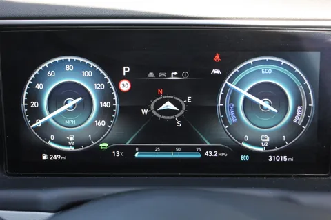 ET21OXA Hyundai Tucson 1.6 TGDi Hybrid 230 Premium 5dr 2WD Auto Thumbnail #19
