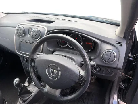 DN66URF Dacia Sandero Stepway 0.9 TCe Laureate 5dr [Start Stop] Thumbnail #4