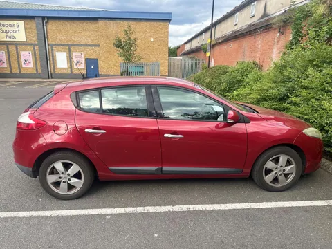 Renault Megane 1.6 16V Dynamique TomTom Euro 5 5dr