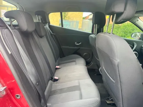 Renault Megane 1.6 16V Dynamique TomTom Euro 5 5dr