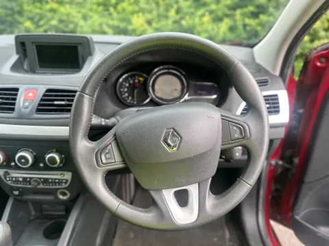 Renault Megane 1.6 16V Dynamique TomTom Euro 5 5dr