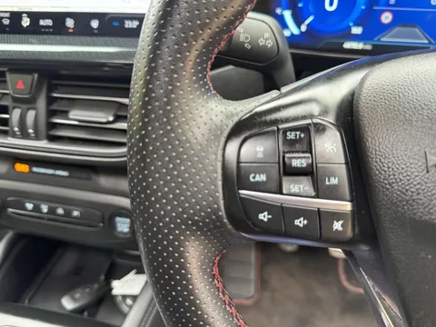 Ford Focus 1.0T EcoBoost MHEV ST-Line Vignale Euro 6 (s/s) 5dr