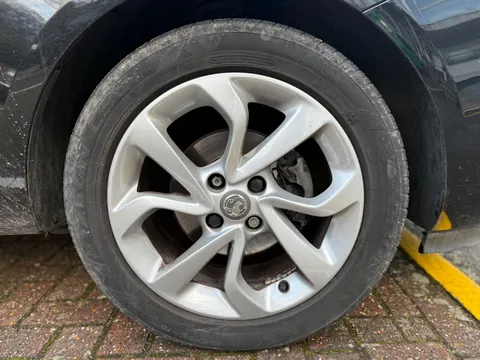 Vauxhall Corsa 1.4i ecoTEC SRi Nav Auto Euro 6 5dr