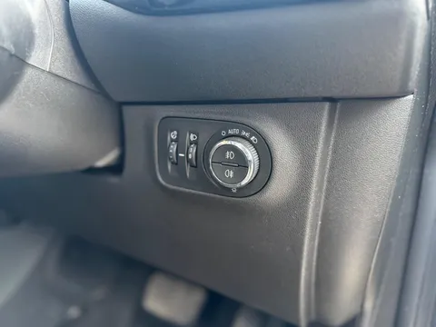 Vauxhall Corsa 1.4i ecoTEC SRi Nav Auto Euro 6 5dr