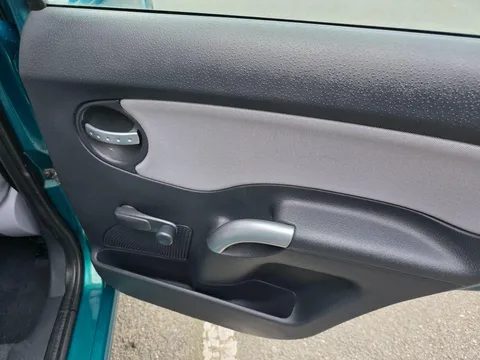 Citroen C3 1.4i Desire 5dr