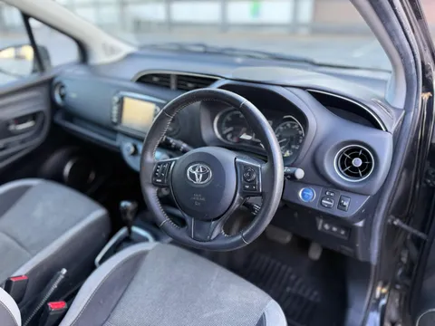 Toyota Yaris 1.5 VVT-h Y20 Bi-tone E-CVT Euro 6 (s/s) 5dr