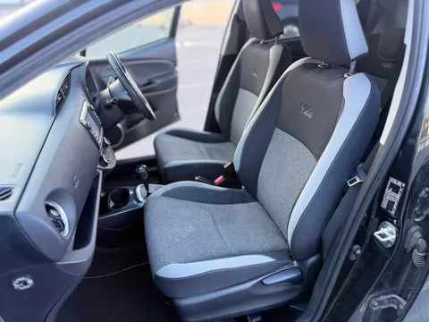 Toyota Yaris 1.5 VVT-h Y20 Bi-tone E-CVT Euro 6 (s/s) 5dr
