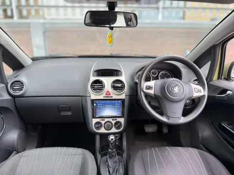 Vauxhall Corsa 1.4i 16v Club 5dr
