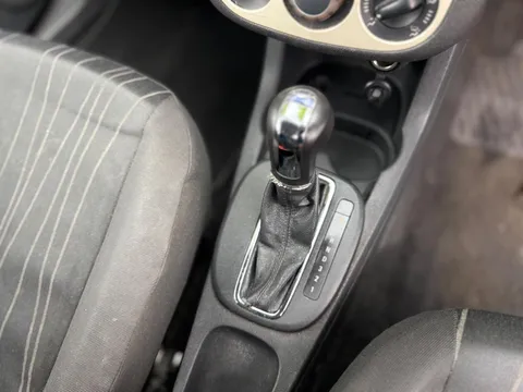 Vauxhall Corsa 1.4i 16v Club 5dr
