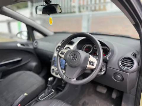 Vauxhall Corsa 1.4i 16v Club 5dr