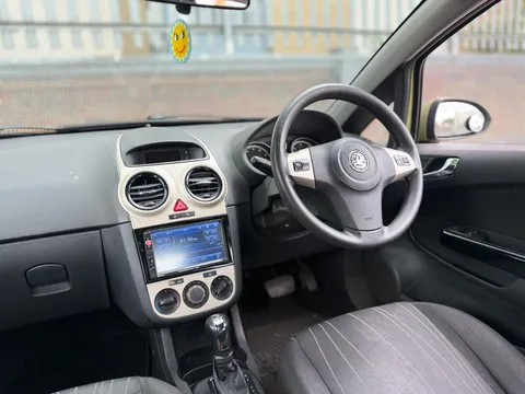 Vauxhall Corsa 1.4i 16v Club 5dr