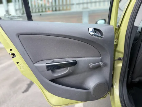 Vauxhall Corsa 1.4i 16v Club 5dr